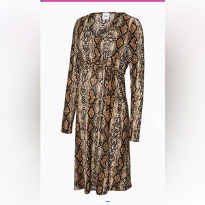 MAMALICIOUS

SNAKE MATERNITY LONG SLEEVE DRESS IN SNAKE PRINT. Size medium